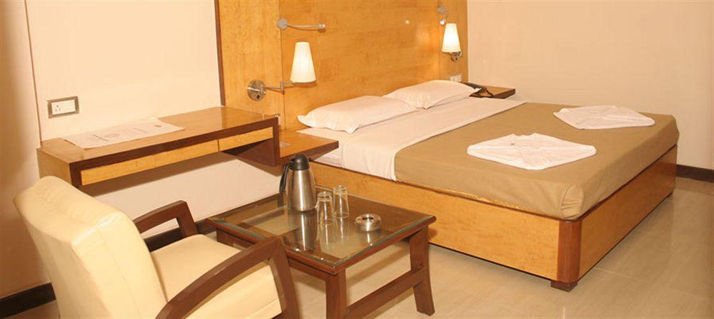 Hotel Kanishka Phg Бангалор Экстерьер фото